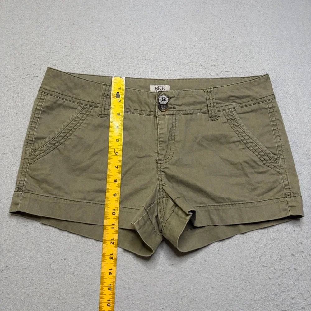 BKE Shorts Women 30 Olive Green Chino Stretch Y2K Cuffed Casual Summer